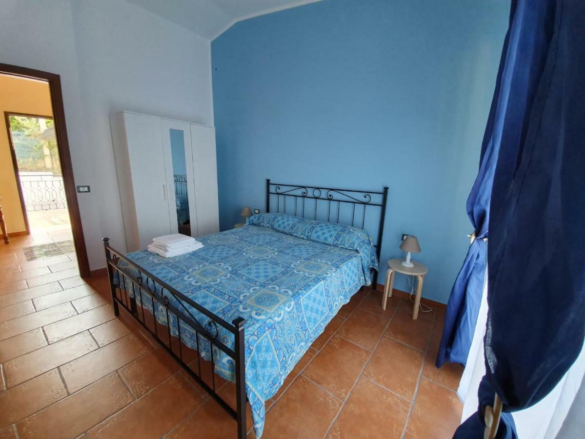 L'Opuntia sul lago Caccamo Esterno foto